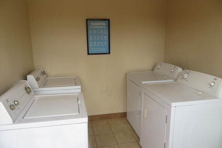 Laundry 21 of 32