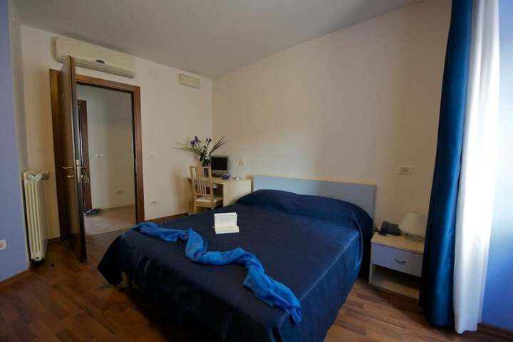 Room 7 of 35