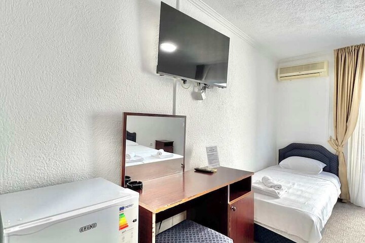 Room 6 of 73