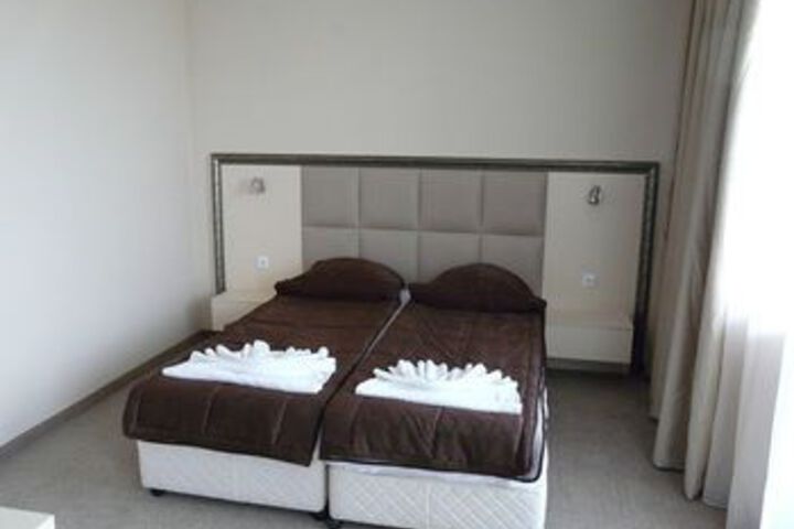 Room 11 of 24