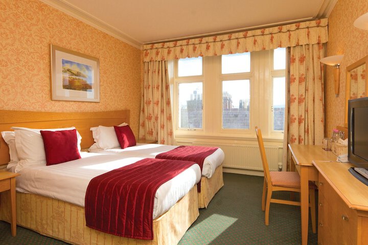 Room 43 of 110