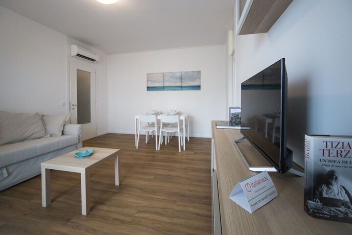 Room 16 of 28