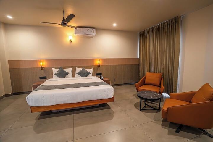 Room 34 of 100