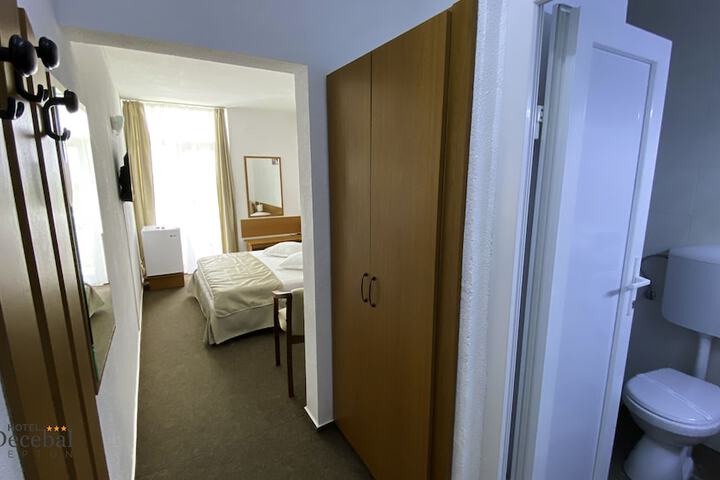 Room 6 of 44