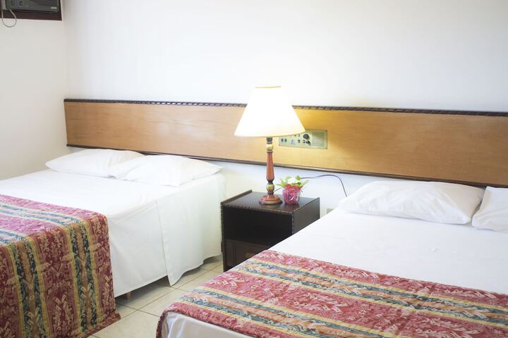 Room 4 of 32
