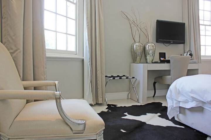 Room 4 of 55