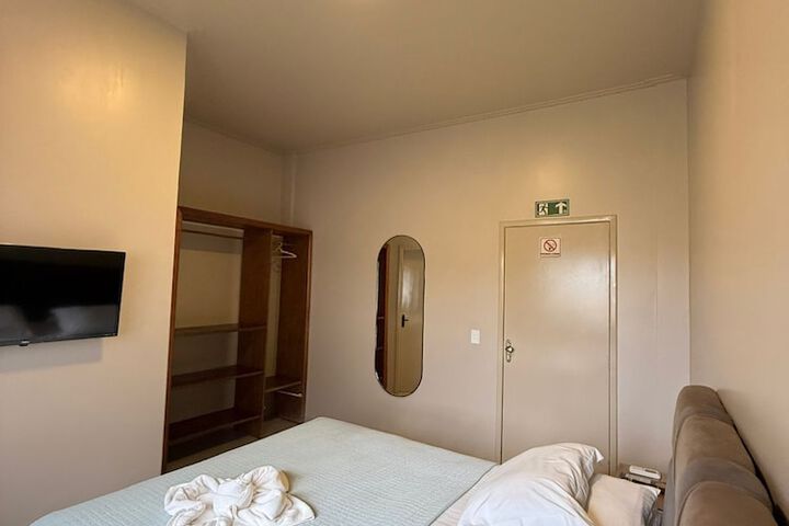 Room 8 of 15