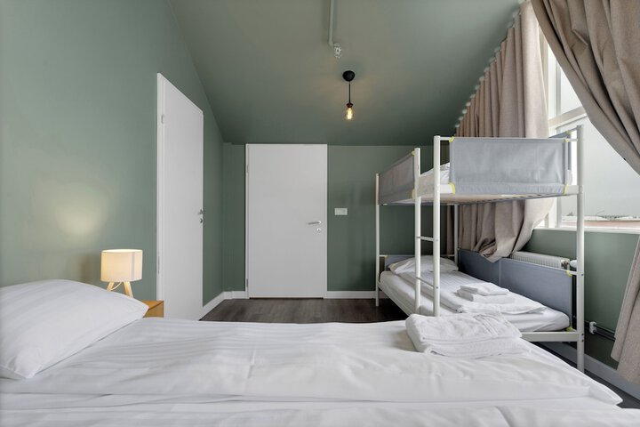 Room 42 of 87