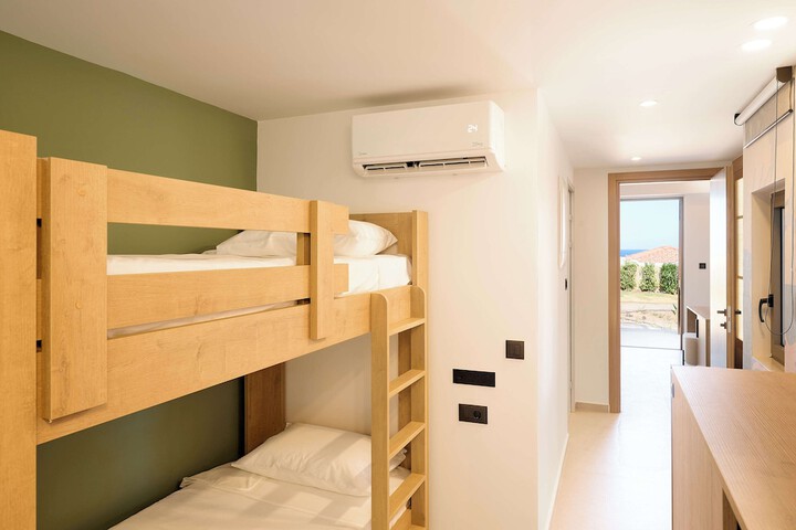 Room 15 of 136