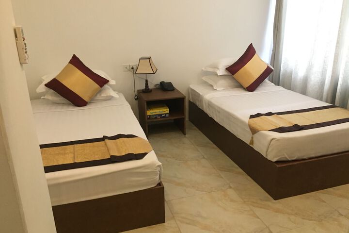 Room 9 of 35