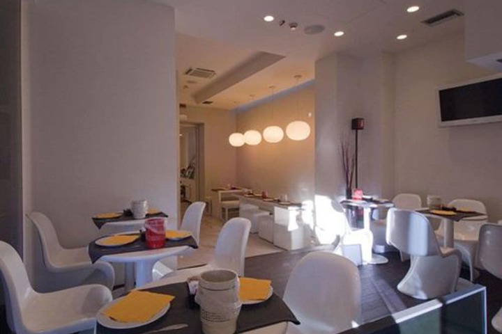 Lounge 23 of 25