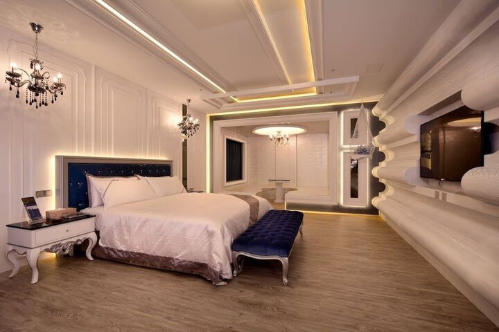Room 23 of 113