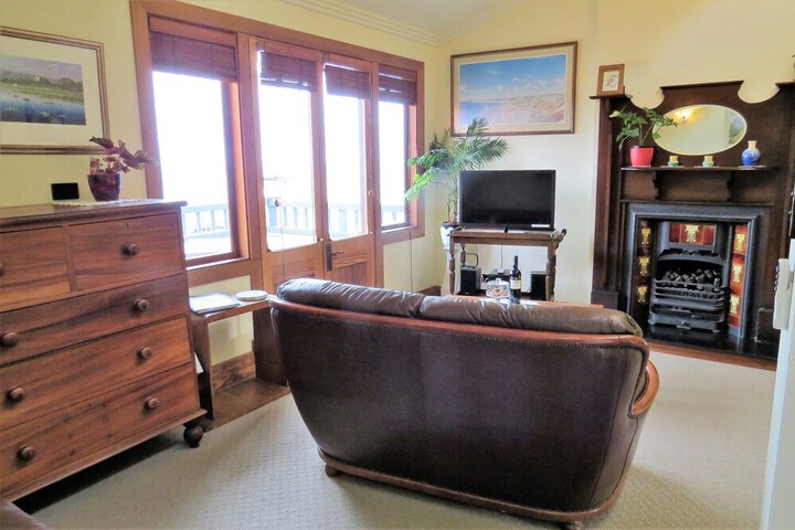 Room 11 of 28