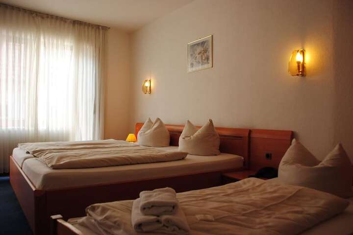 Room 7 of 32