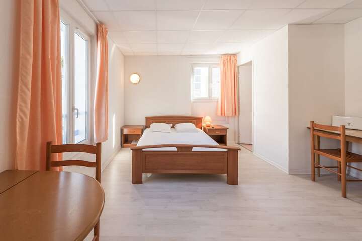 Room 7 of 19