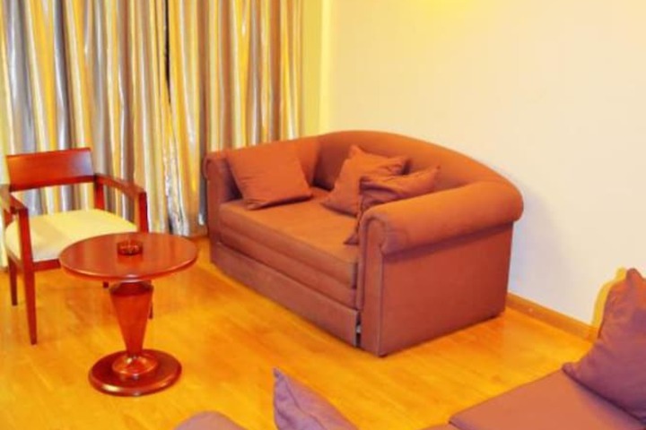Room 14 of 28