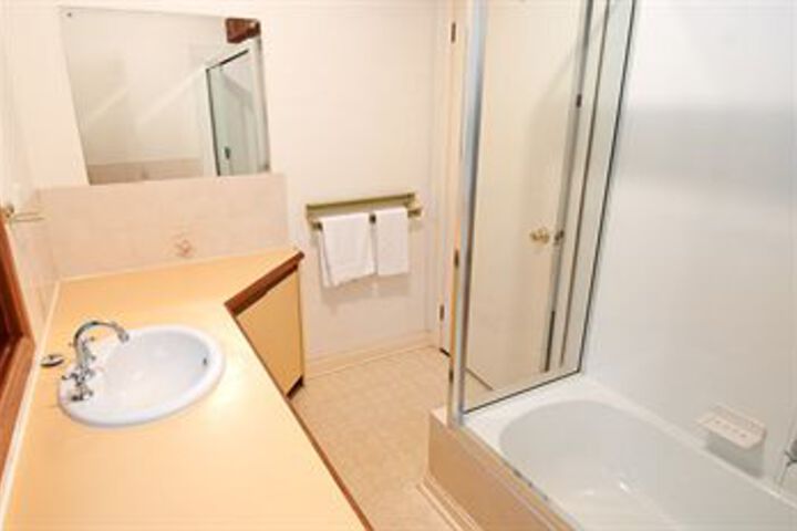 Room 106 of 191