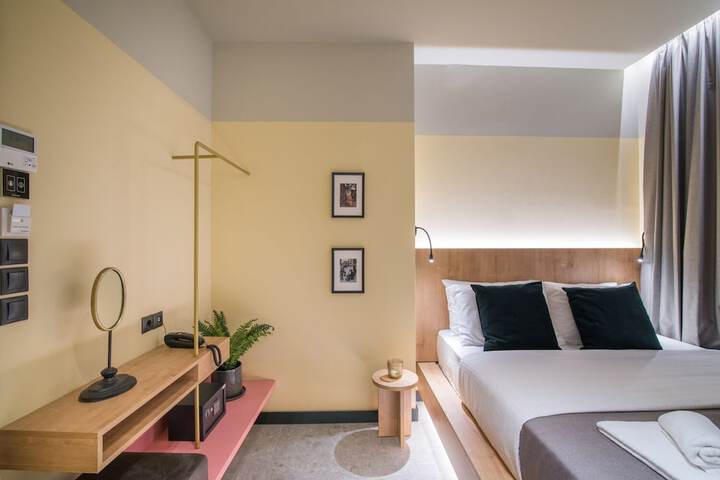 Room 49 of 77