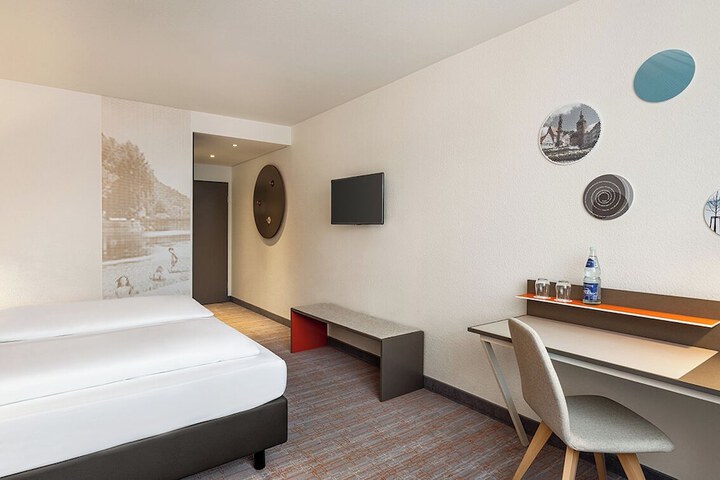 Room 10 of 63