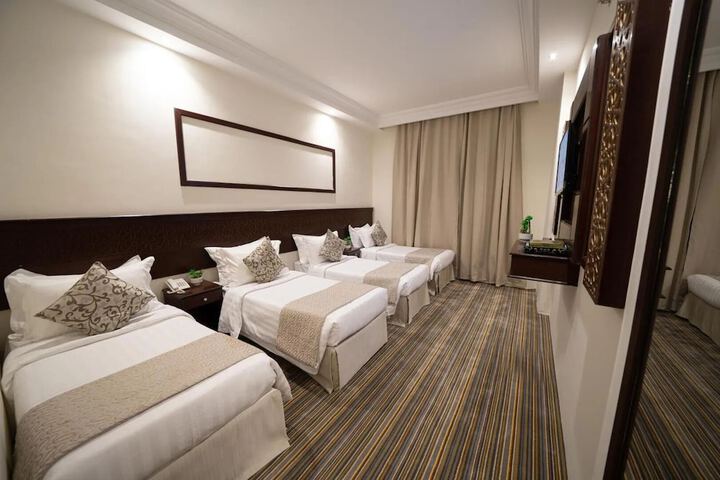 Room 7 of 11