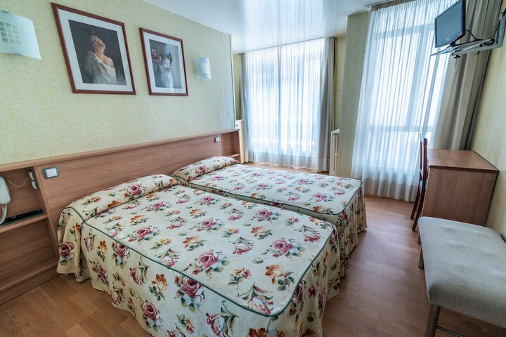 Room 5 of 14