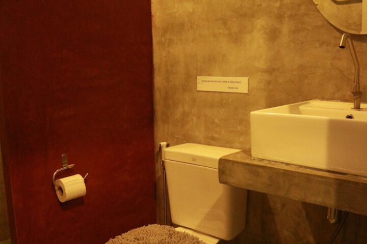 Room 28 of 63