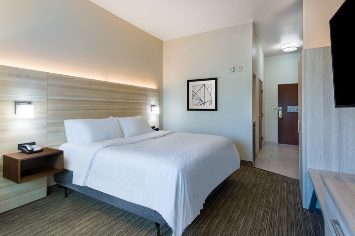 Room 9 of 38
