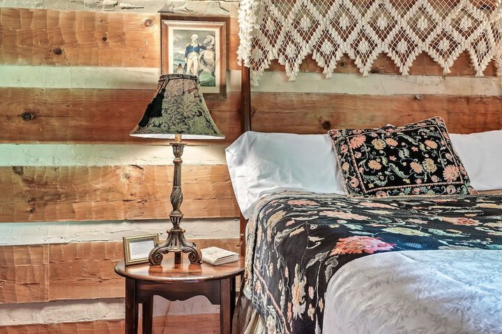 Snug Hug Queen Suite with Fireplace (121 of 131)