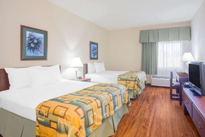 1 Queen Bed Mobility Accessible (11 of 12)