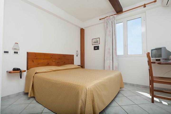Room 4 of 66