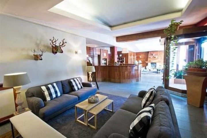 Entrance & Lobby