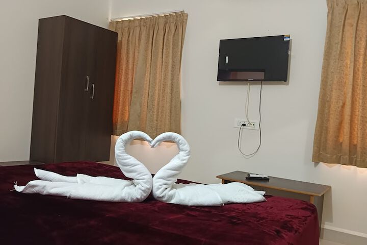 Room 10 of 16
