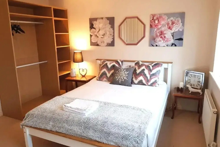 Room 5 of 14