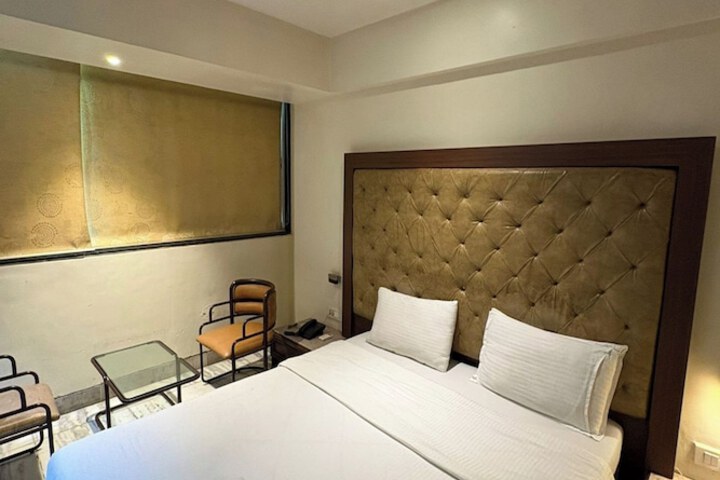 Room 16 of 33