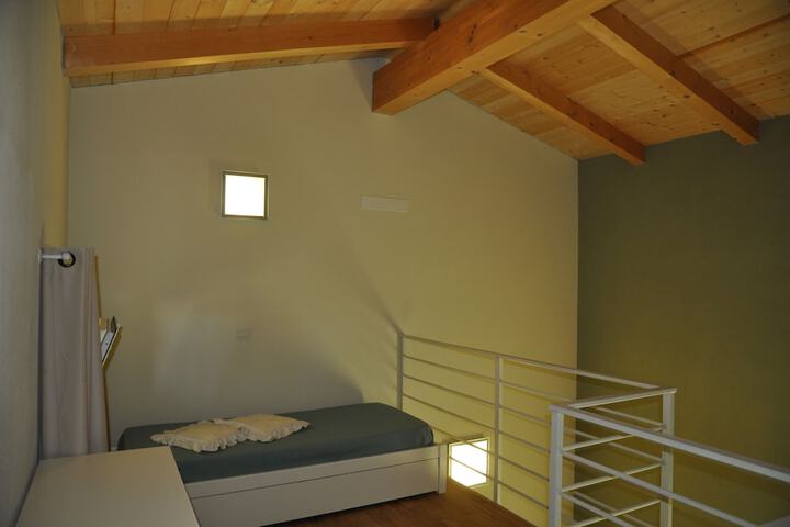 Room 6 of 27