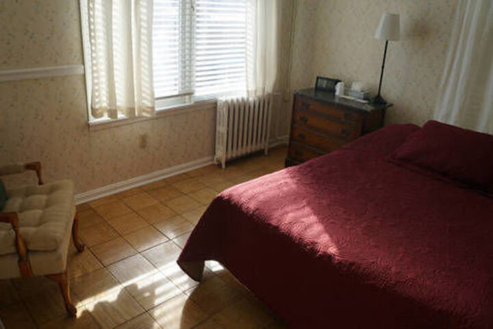 Room 23 of 99
