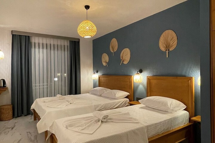 Room 12 of 28
