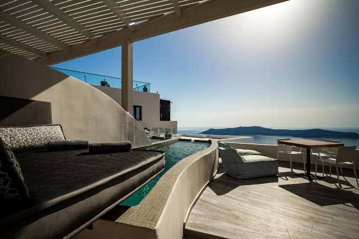 Room 8 of 118