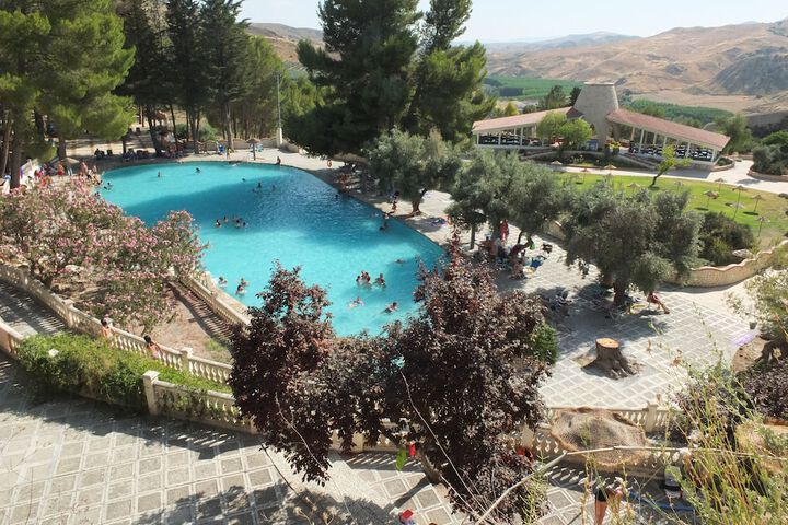 Balneario de Alicún de las Torres