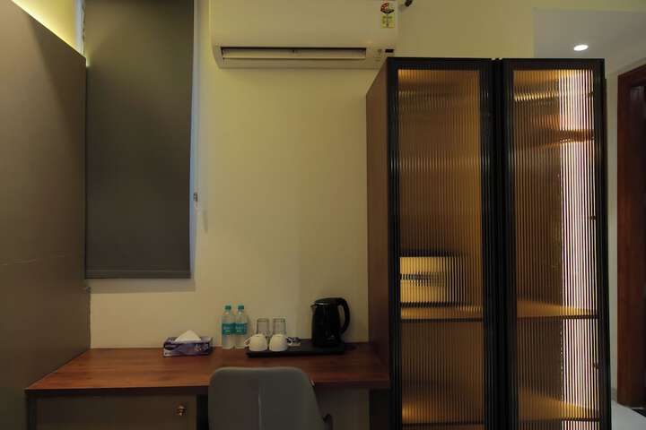 Room 11 of 36