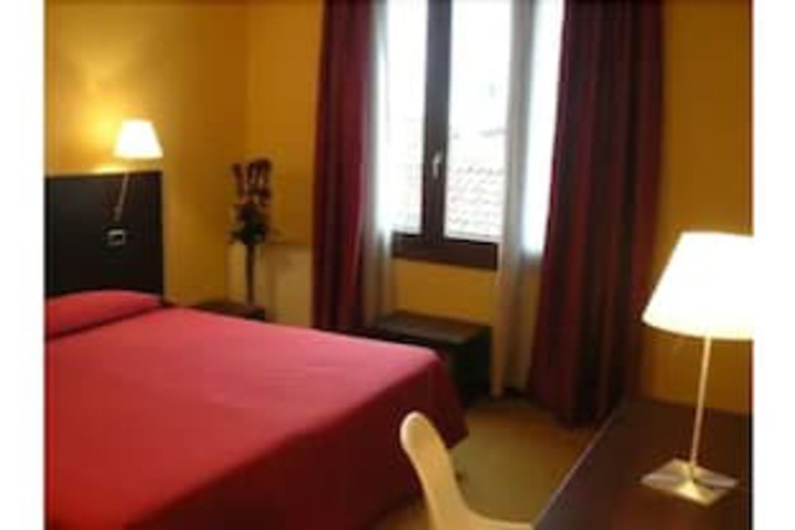 Room 9 of 39