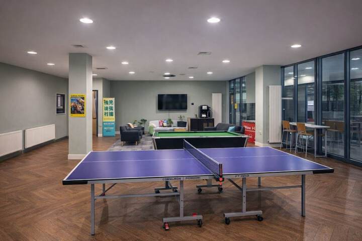 Room 10 of 19