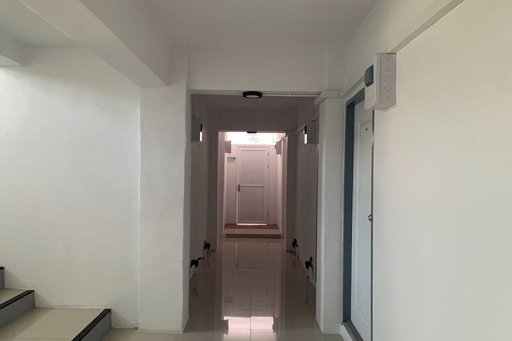Room 9 of 16