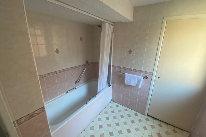 Room 62 of 87