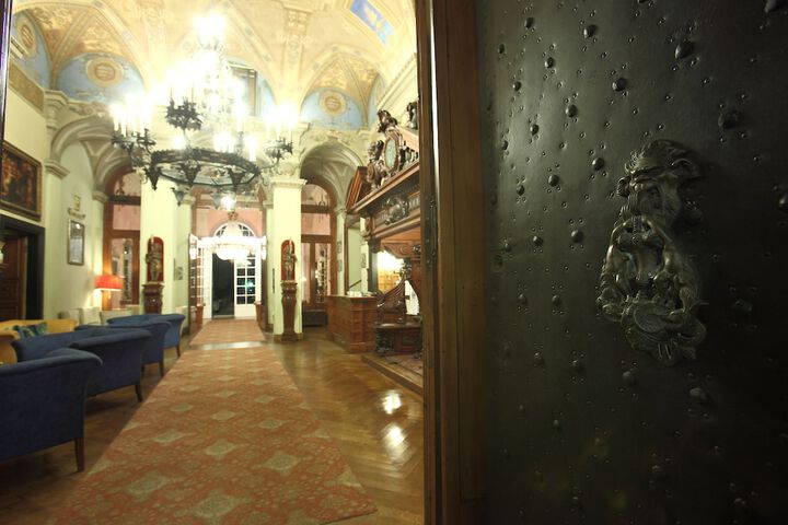 Entrance & Lobby