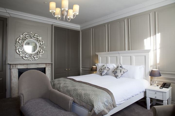Room 2 of 34