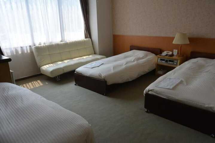 Room 13 of 27