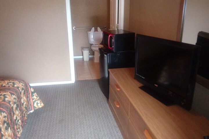 Room 2 of 9