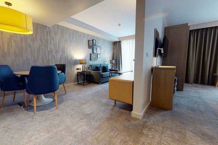 Room 6 of 165
