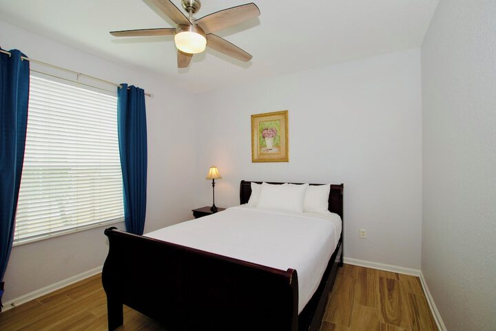 Room 35 of 141